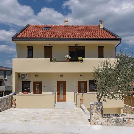 Apartmani Marko I Ana Marina Exterior photo
