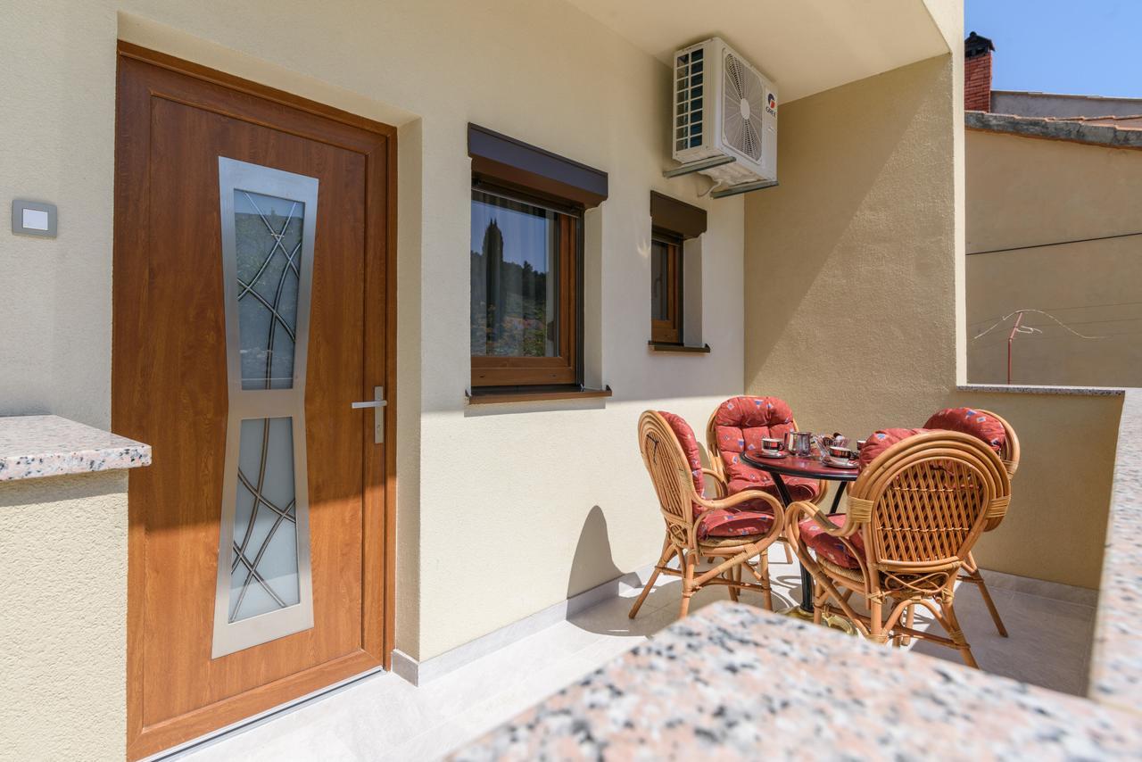 Apartmani Marko I Ana Marina Exterior photo
