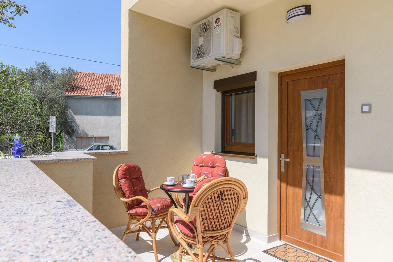 Apartmani Marko I Ana Marina Exterior photo